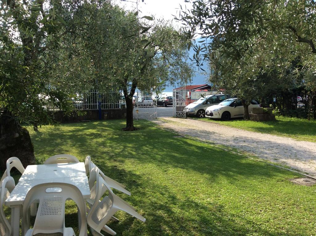 Casa Claudia Apartment Асенца ди Бренцоне Стая снимка