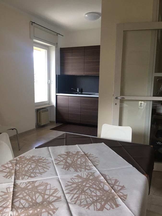 Casa Claudia Apartment Асенца ди Бренцоне Екстериор снимка