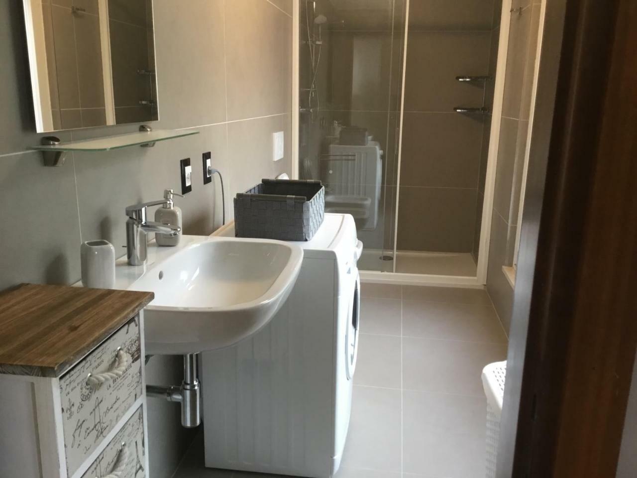 Casa Claudia Apartment Асенца ди Бренцоне Екстериор снимка