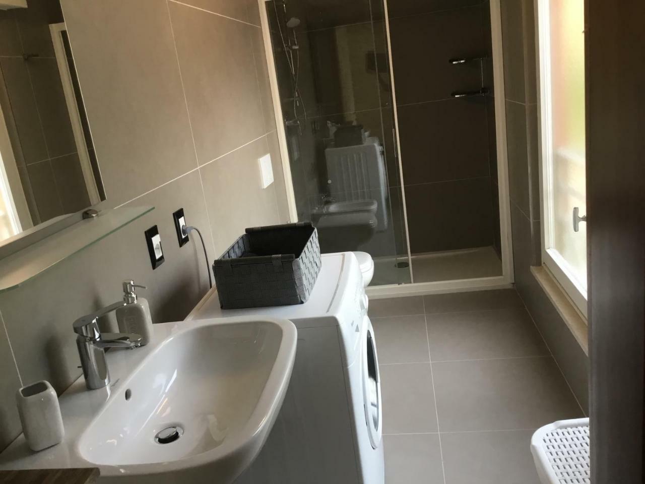Casa Claudia Apartment Асенца ди Бренцоне Екстериор снимка