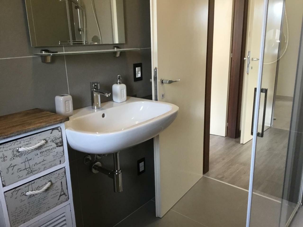 Casa Claudia Apartment Асенца ди Бренцоне Екстериор снимка